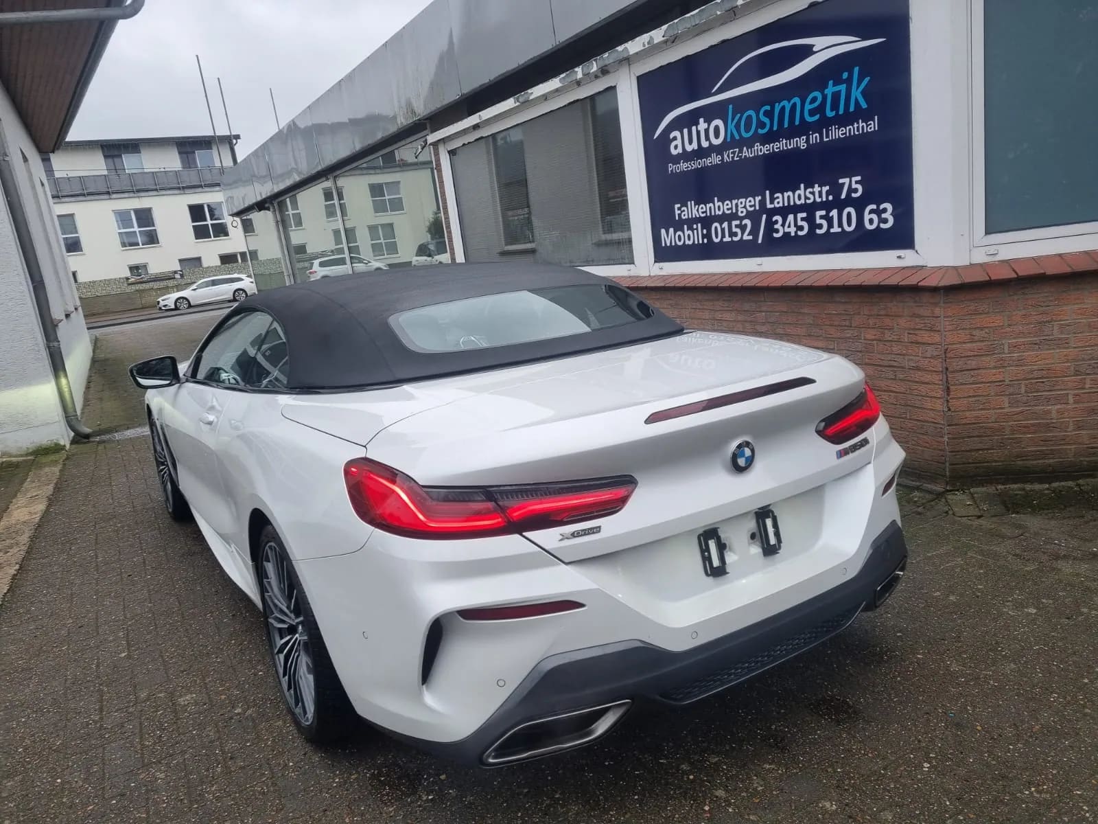 Weißes BMW M850i Cabrio nach der Verkaufsaufbereitung